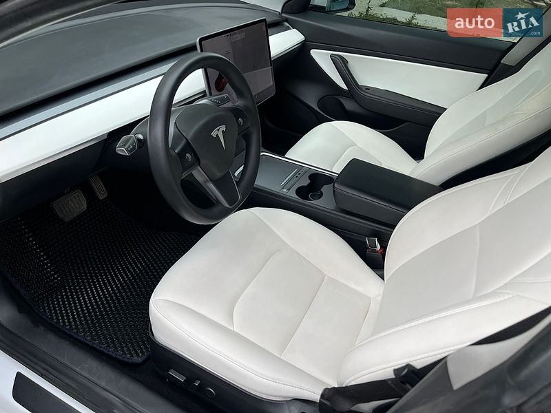 Седан Tesla Model 3 2020 в Виннице