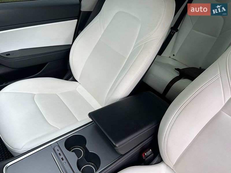 Седан Tesla Model 3 2020 в Виннице