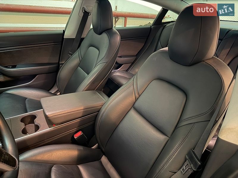 Седан Tesla Model 3 2019 в Луцке