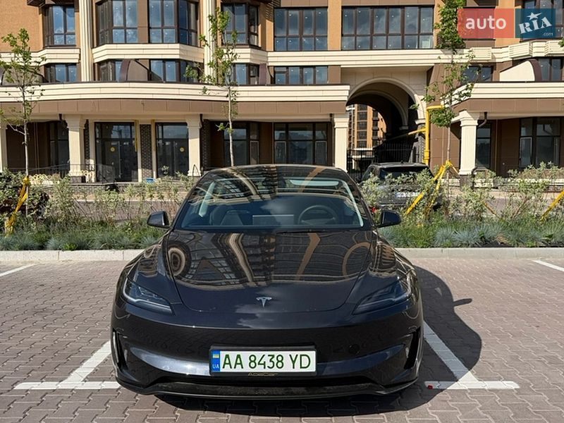 Седан Tesla Model 3 2024 в Киеве