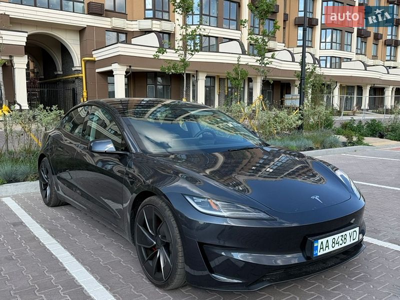 Седан Tesla Model 3 2024 в Киеве