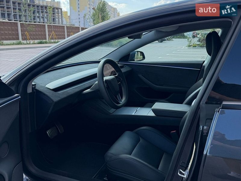 Седан Tesla Model 3 2024 в Киеве