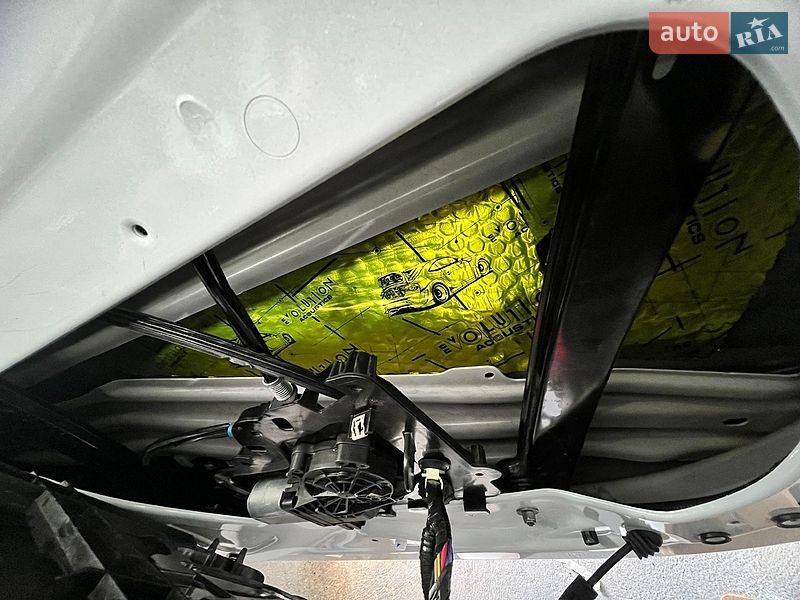 Седан Tesla Model 3 2022 в Николаеве