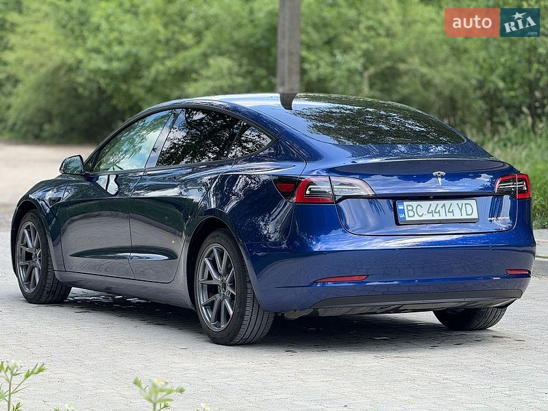 Седан Tesla Model 3 2022 в Львові