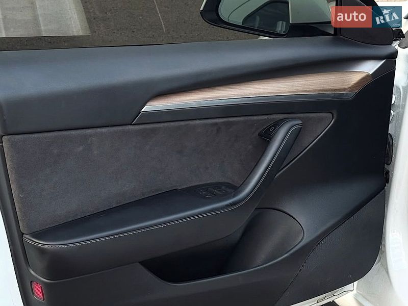 Седан Tesla Model 3 2021 в Запорожье