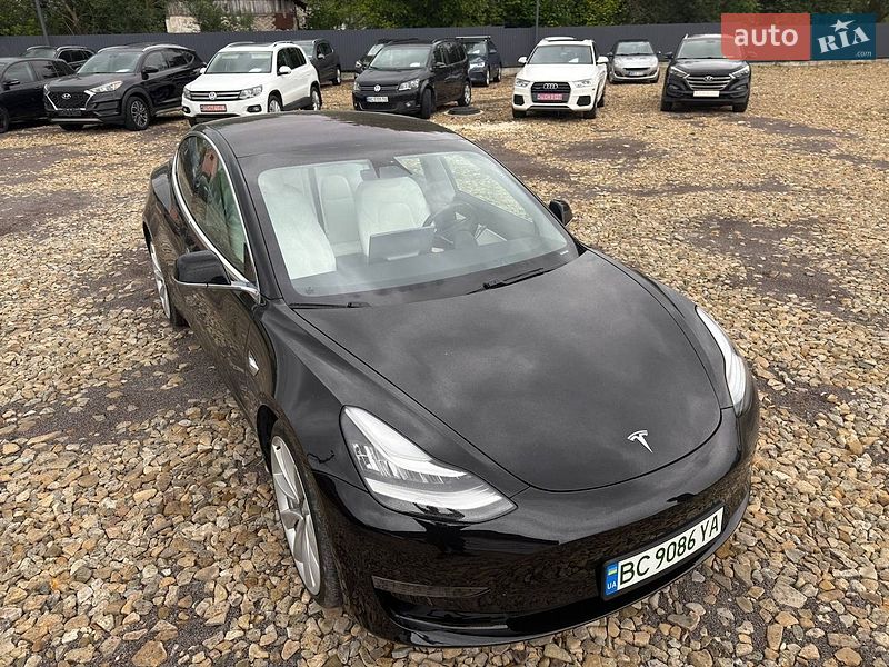 Седан Tesla Model 3 2018 в Самборе