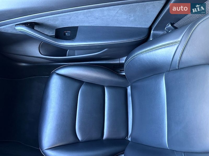 Седан Tesla Model 3 2019 в Одессе