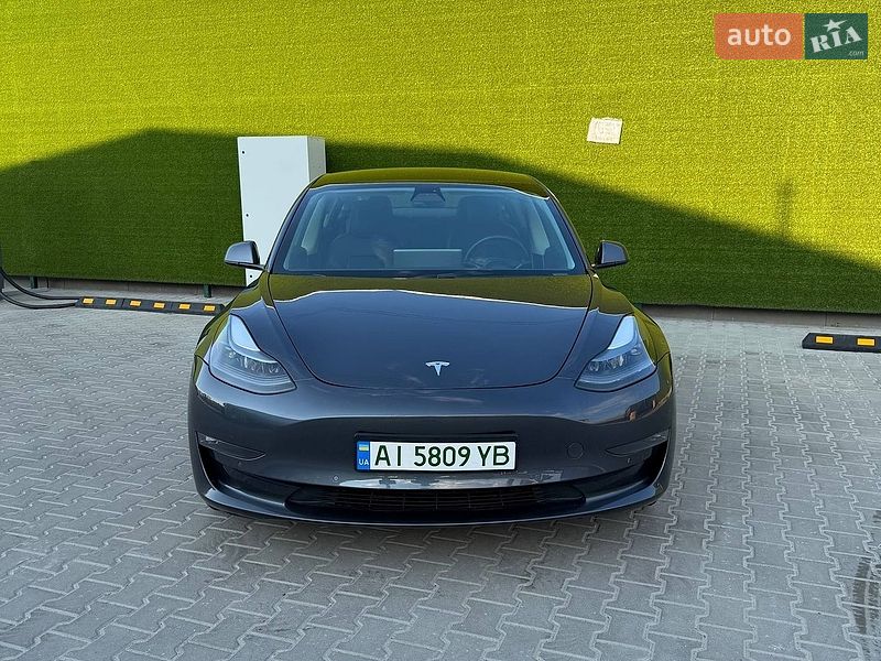 Седан Tesla Model 3 2021 в Киеве