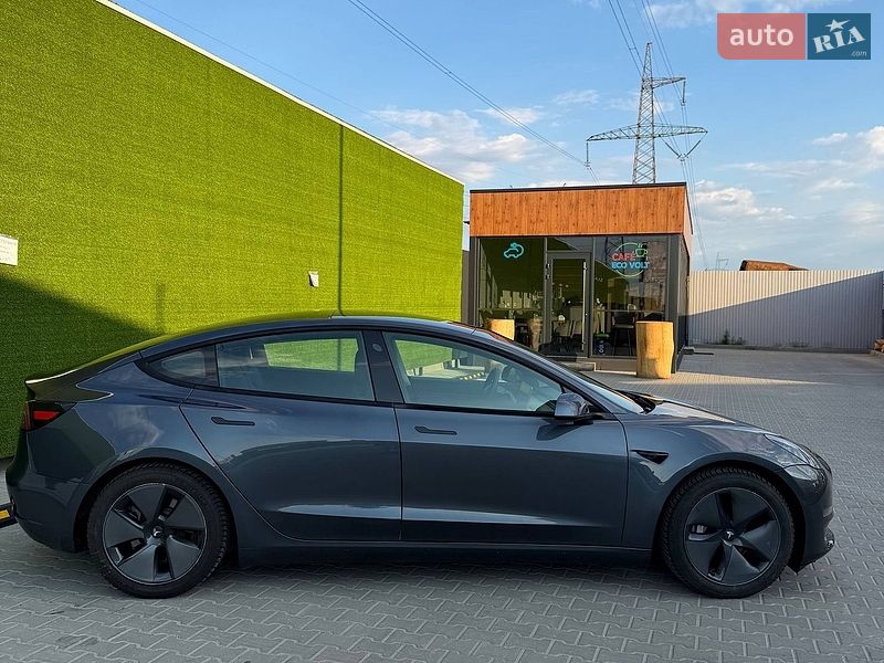 Седан Tesla Model 3 2021 в Киеве