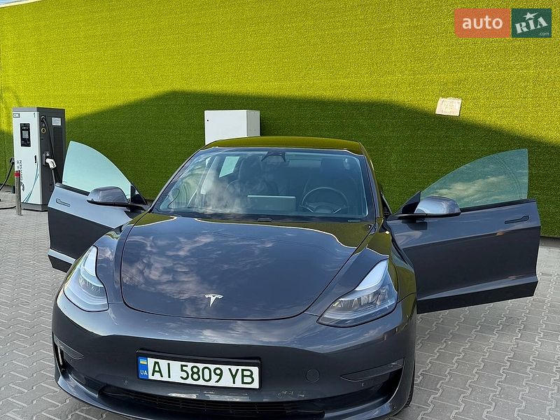 Седан Tesla Model 3 2021 в Киеве