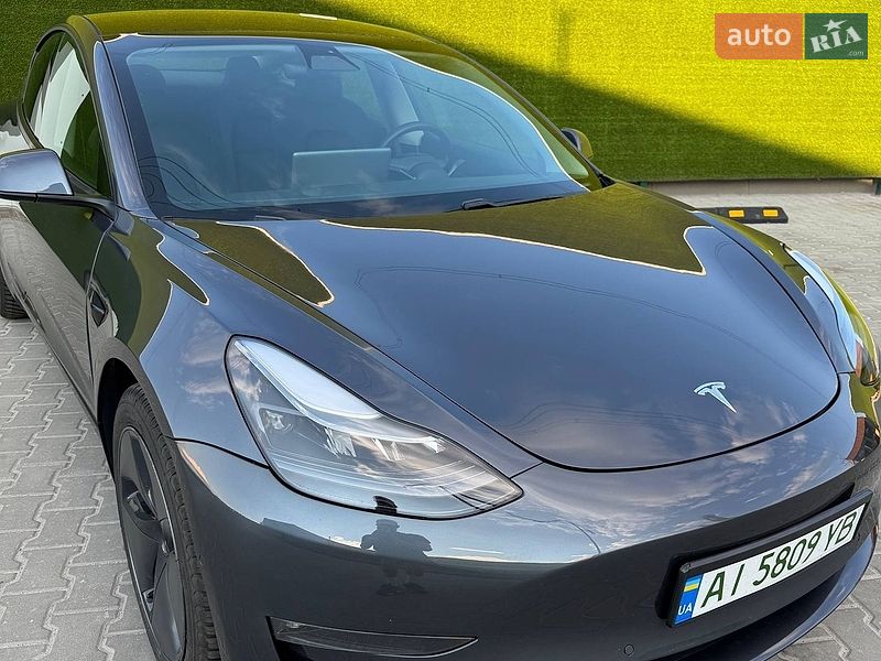 Седан Tesla Model 3 2021 в Киеве