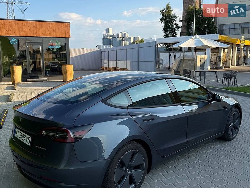 Седан Tesla Model 3 2021 в Киеве