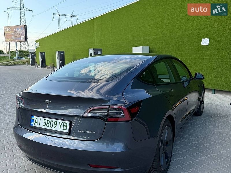 Седан Tesla Model 3 2021 в Киеве