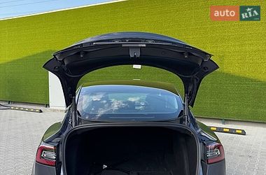 Седан Tesla Model 3 2021 в Киеве