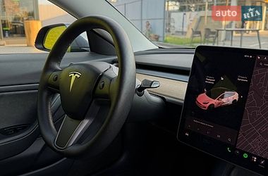Седан Tesla Model 3 2021 в Киеве