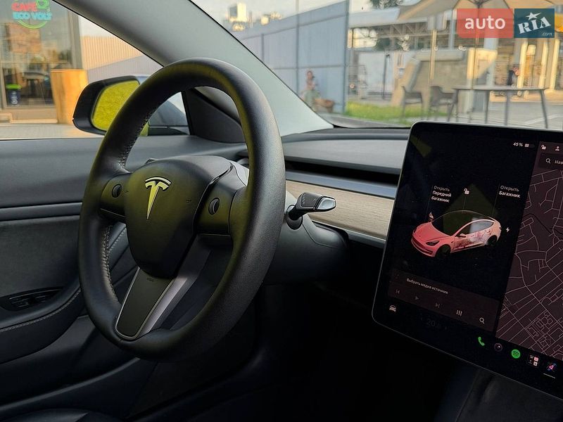 Седан Tesla Model 3 2021 в Киеве