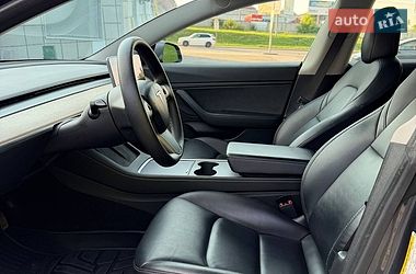 Седан Tesla Model 3 2021 в Киеве