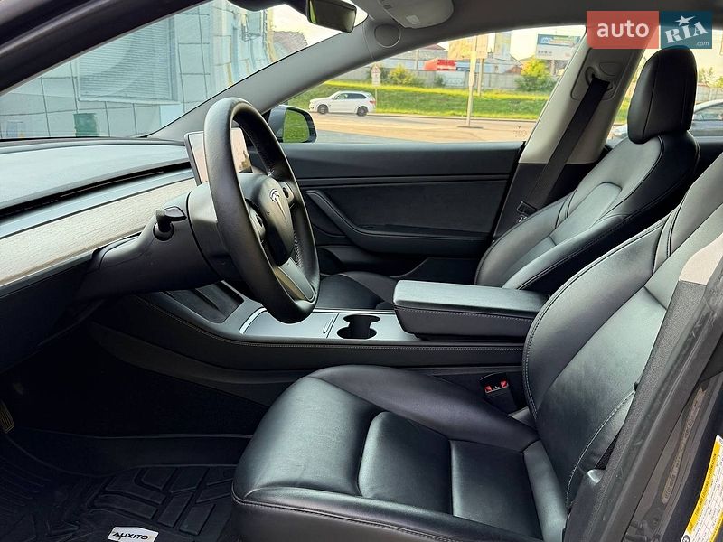 Седан Tesla Model 3 2021 в Киеве
