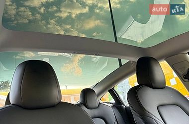 Седан Tesla Model 3 2021 в Киеве