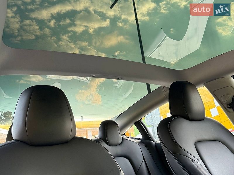 Седан Tesla Model 3 2021 в Киеве