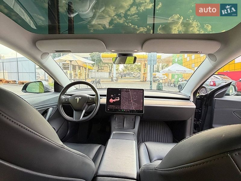 Седан Tesla Model 3 2021 в Киеве