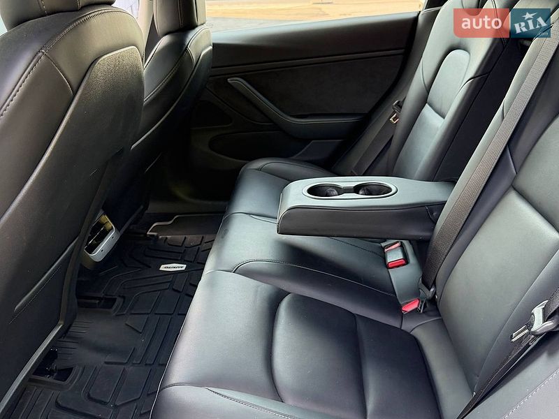 Седан Tesla Model 3 2021 в Киеве
