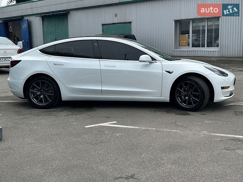 Седан Tesla Model 3 2019 в Киеве