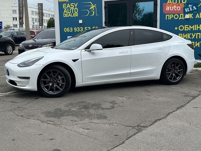 Седан Tesla Model 3 2019 в Киеве