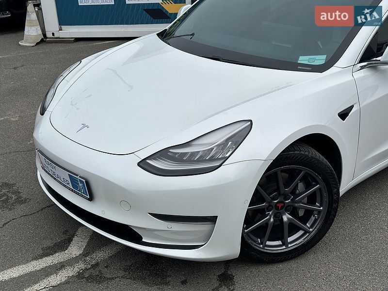 Седан Tesla Model 3 2019 в Киеве