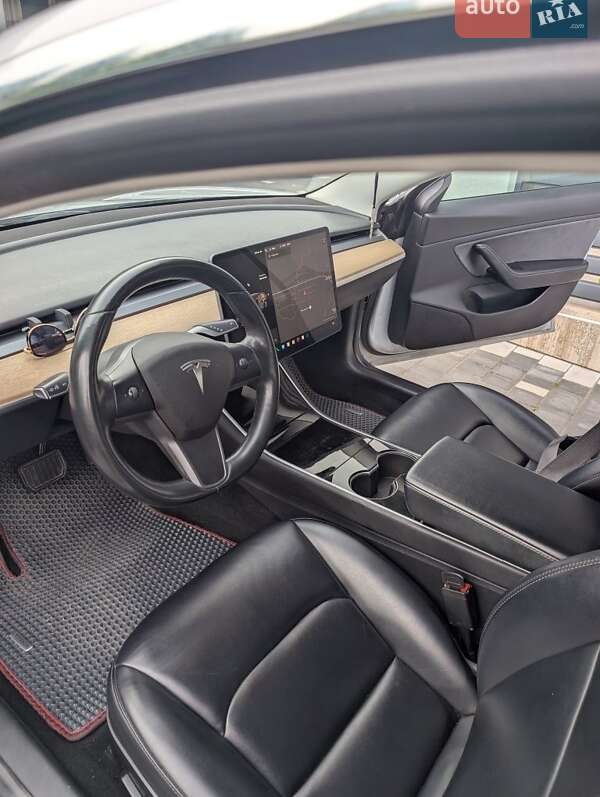 Седан Tesla Model 3 2018 в Рівному