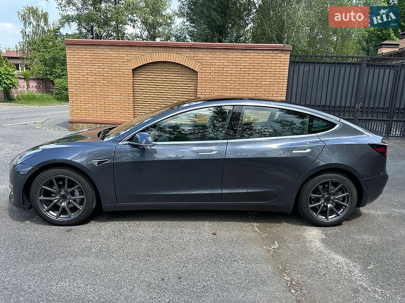 Седан Tesla Model 3 2019 в Киеве