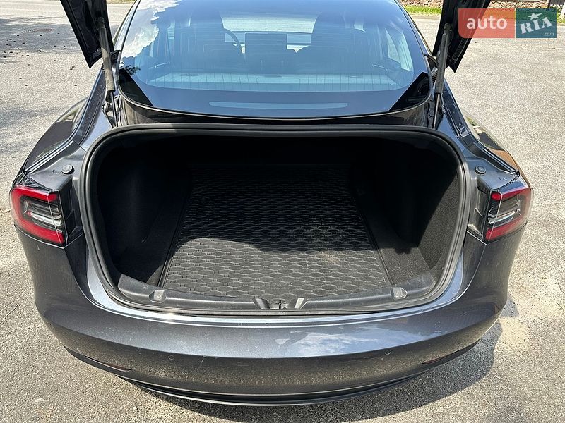 Седан Tesla Model 3 2019 в Киеве