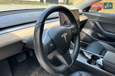 Седан Tesla Model 3 2019 в Киеве