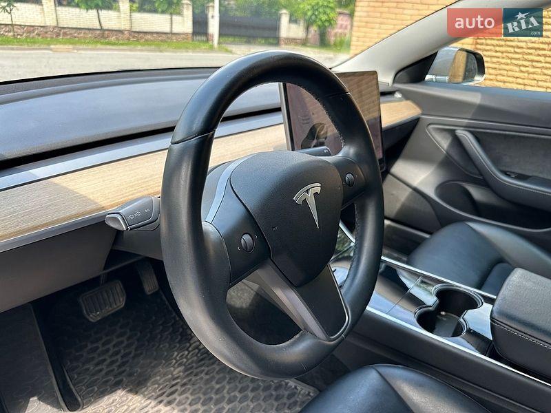 Седан Tesla Model 3 2019 в Киеве