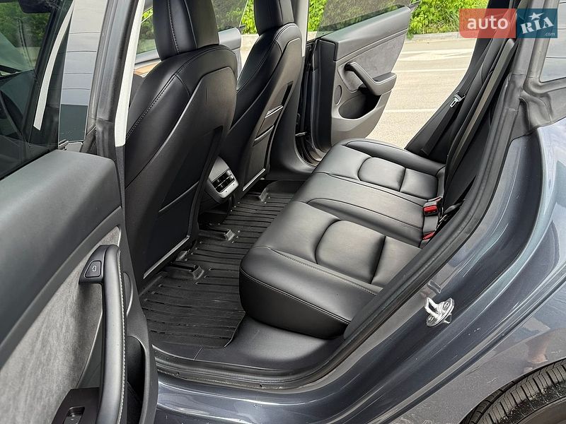Седан Tesla Model 3 2021 в Ірпені