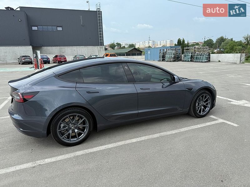 Седан Tesla Model 3 2021 в Ірпені