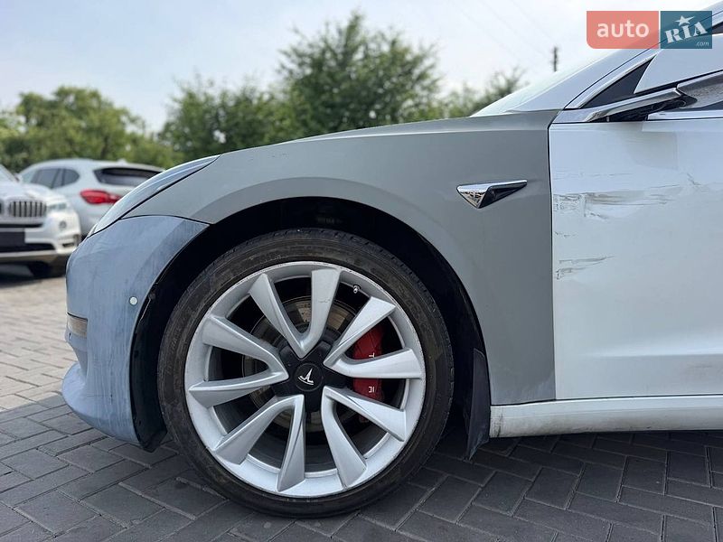Седан Tesla Model 3 2019 в Луцке