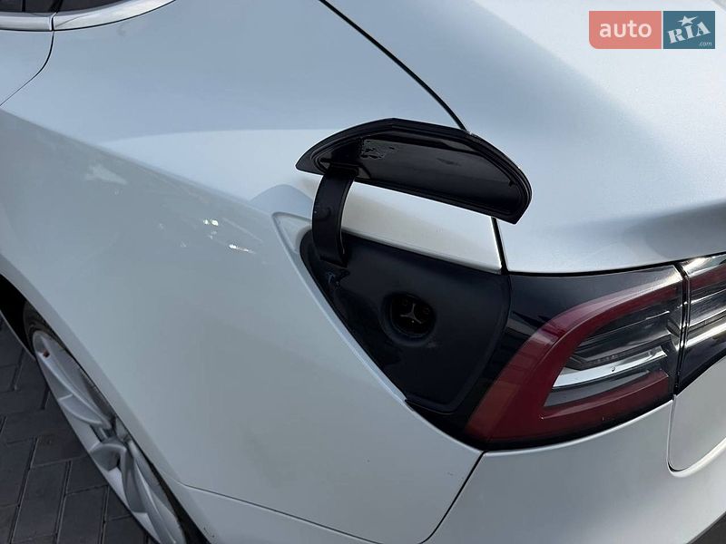 Седан Tesla Model 3 2019 в Луцке