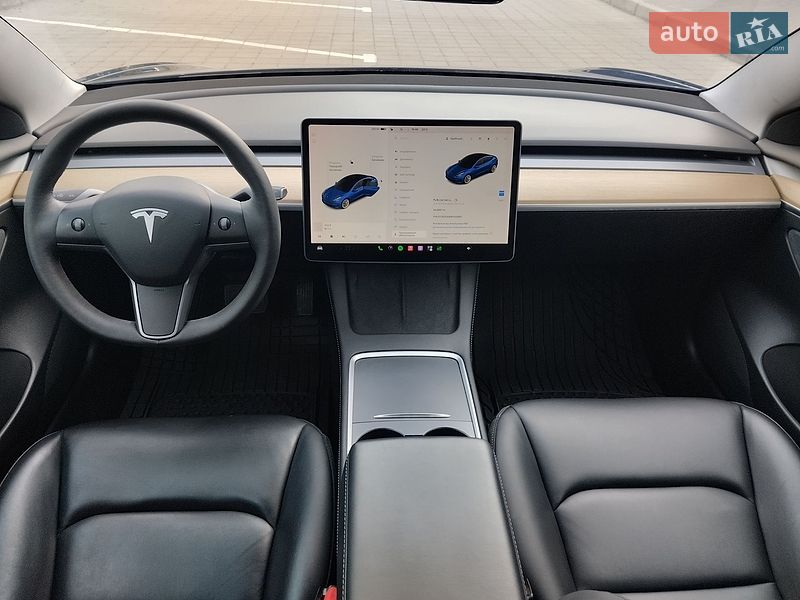 Седан Tesla Model 3 2021 в Черкасах