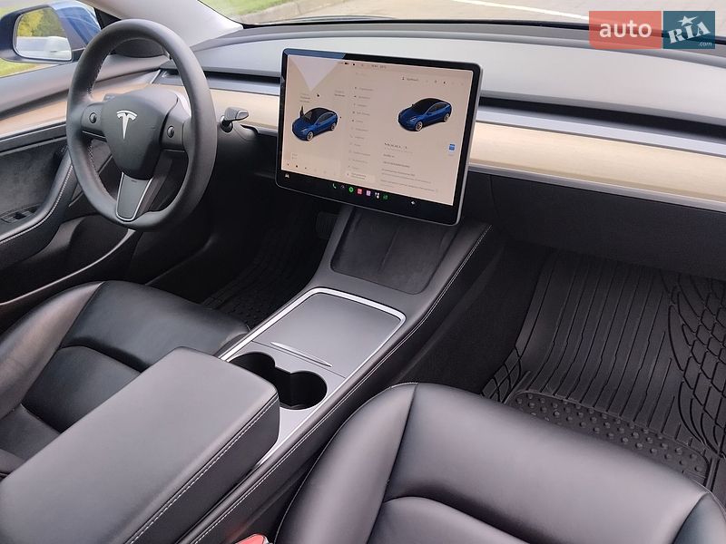 Седан Tesla Model 3 2021 в Черкасах