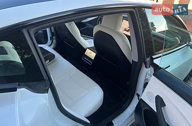 Седан Tesla Model 3 2024 в Бродах