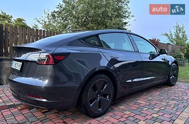 Седан Tesla Model 3 2021 в Львове