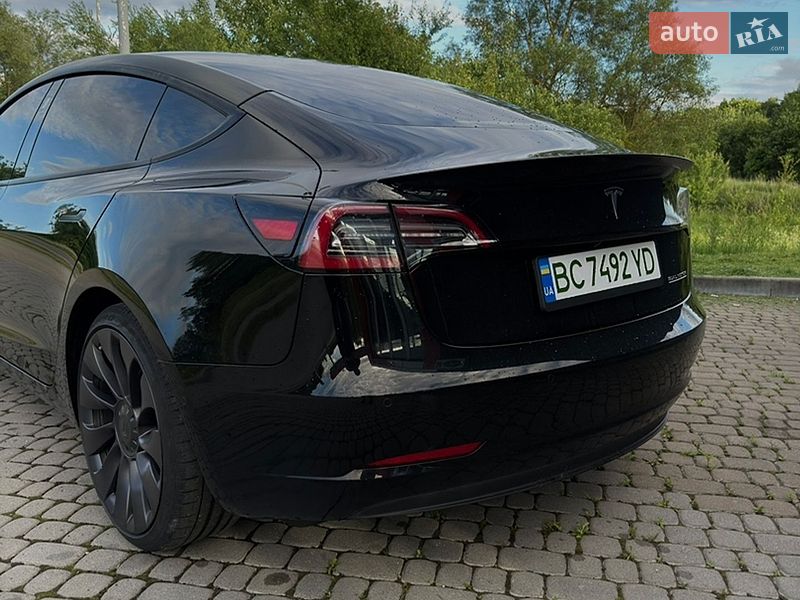 Седан Tesla Model 3 2021 в Ивано-Франковске