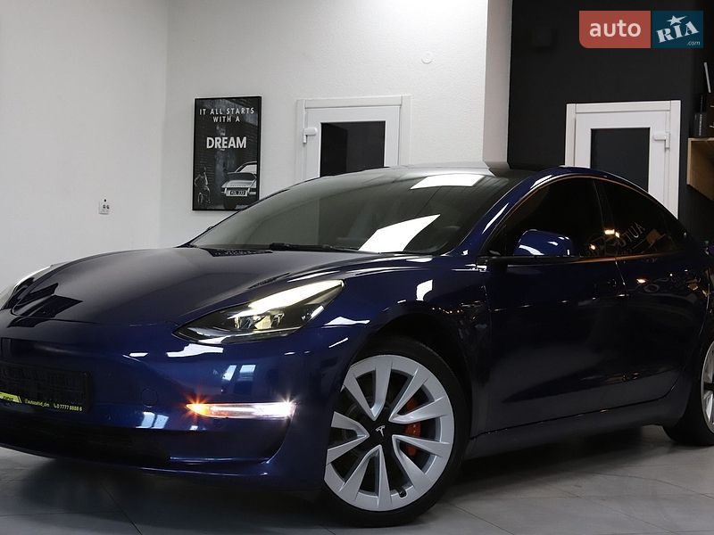 Седан Tesla Model 3 2022 в Дрогобичі