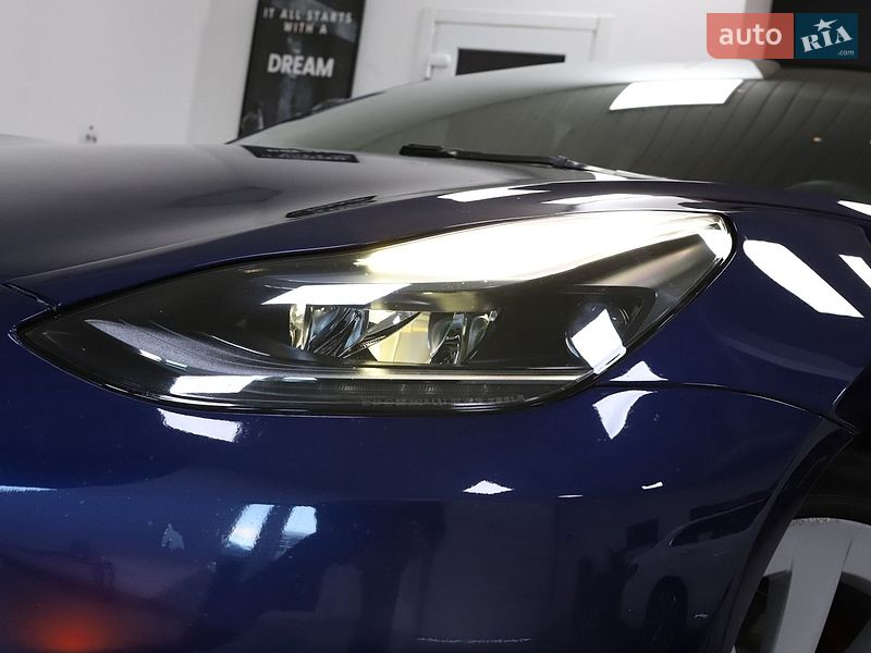 Седан Tesla Model 3 2022 в Дрогобичі