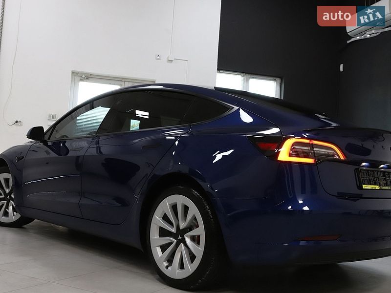Седан Tesla Model 3 2022 в Дрогобичі