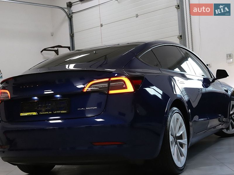 Седан Tesla Model 3 2022 в Дрогобичі