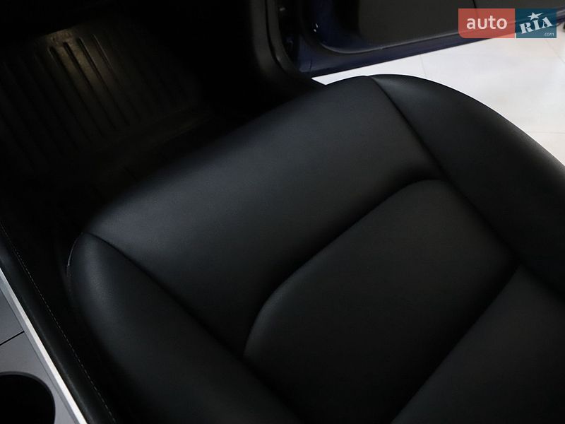 Седан Tesla Model 3 2022 в Дрогобичі