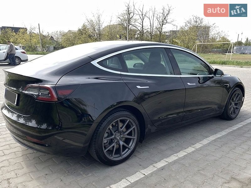 Седан Tesla Model 3 2019 в Одесі