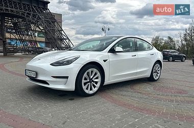 Седан Tesla Model 3 2022 в Чугуєві